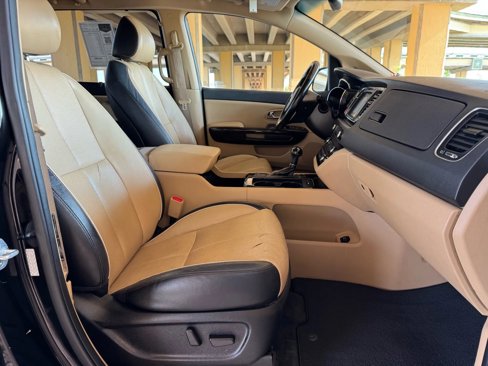 Used 2016 Kia Sedona SX Limited image 28