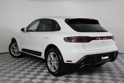 Certified 2025 Porsche Macan image 3