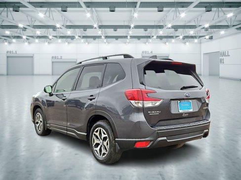 Used 2020 Subaru Forester Premium image 2