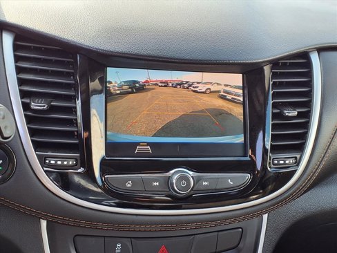 Used 2022 Chevrolet Trax LT w/ LT Convenience Package image 6