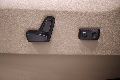 Used 2013 Chrysler Town & Country Touring image 13