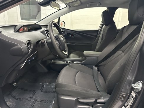 Used 2021 Toyota Prius LE image 21