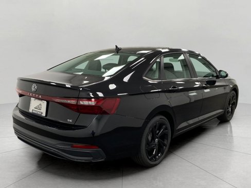 New 2025 Volkswagen Jetta SE image 3