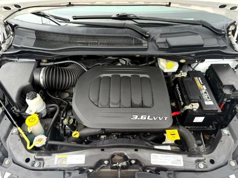 Used 2017 Dodge Grand Caravan SXT image 19