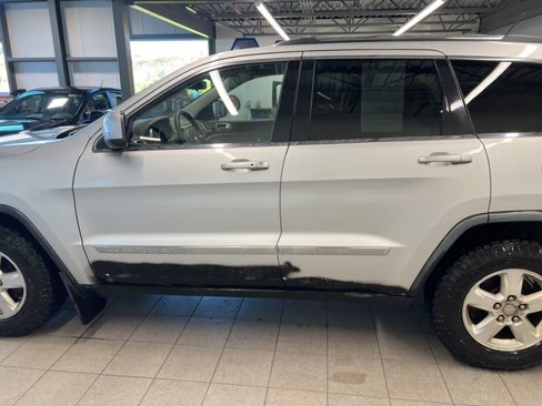 Used 2011 Jeep Grand Cherokee Laredo image 4