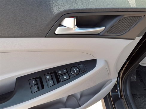 Used 2019 Hyundai Tucson SE image 17