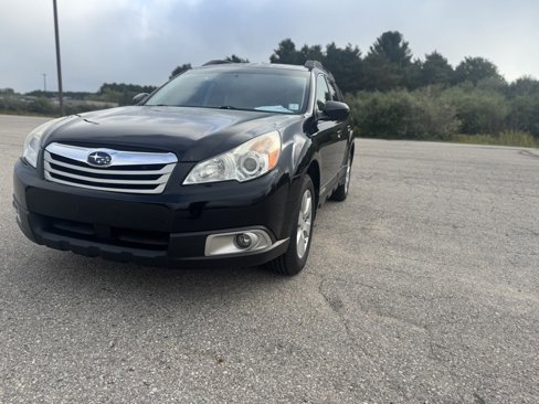Used 2010 Subaru Outback 2.5i Premium w/ Popular Equipment Group 1B image 2