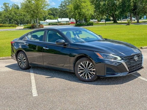 Used 2023 Nissan Altima 2.5 SV image 1
