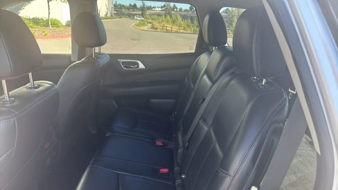 Used 2018 Nissan Pathfinder SL image 21
