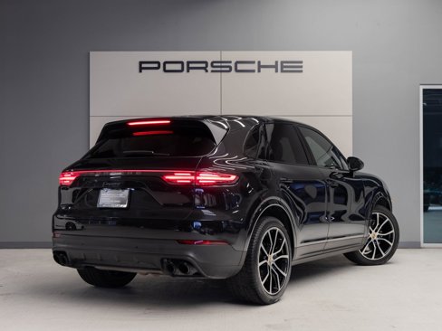 Certified 2022 Porsche Cayenne Platinum Edition image 7
