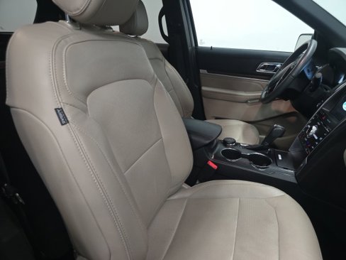 Used 2018 Ford Explorer Limited w/ Equipment Group 301A image 5