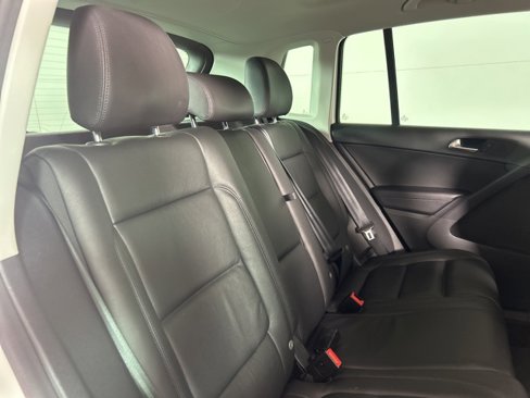 Used 2017 Volkswagen Tiguan Sport image 14