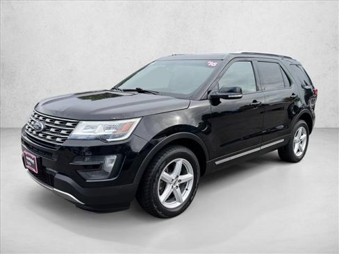 Used 2016 Ford Explorer XLT w/ Equipment Group 201A image 1