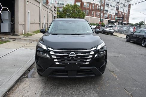 Used 2024 Nissan Rogue SV image 2