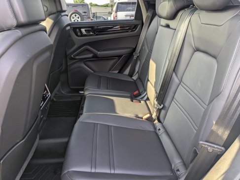 Used 2023 Porsche Cayenne image 20
