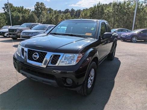 Used 2016 Nissan Frontier SV image 3