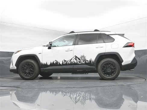 Used 2022 Toyota RAV4 XLE image 13
