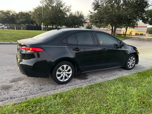Used 2021 Toyota Corolla LE image 5