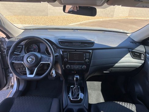 Used 2018 Nissan Rogue S image 34