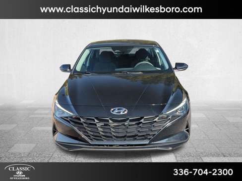 Used 2022 Hyundai Elantra SEL w/ Preferred Accessory Package image 2