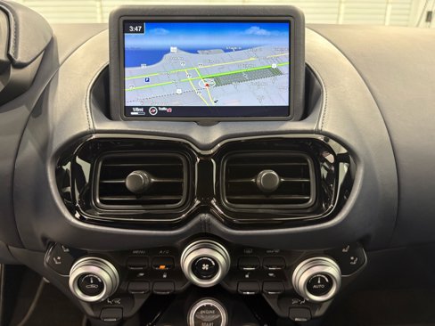 Used 2019 Aston Martin V8 Vantage Coupe image 14