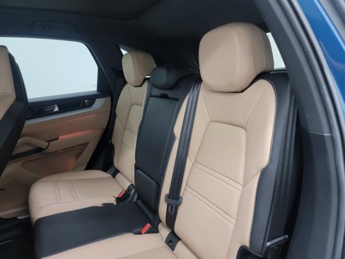 Used 2024 Porsche Cayenne S image 14