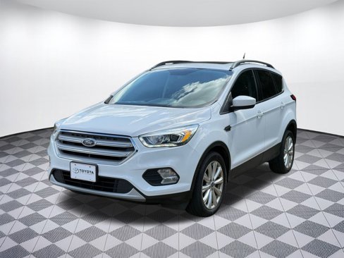 Used 2019 Ford Escape SEL image 2