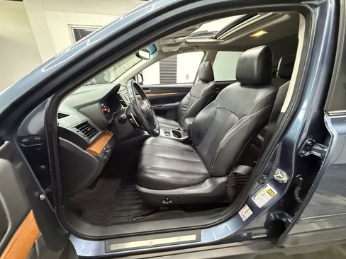 Used 2013 Subaru Outback 3.6R Limited w/ Moonroof Pkg image 12