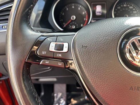 Used 2018 Volkswagen Tiguan SE w/ Panoramic Sunroof Package image 15