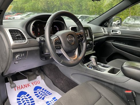 Used 2018 Jeep Grand Cherokee Laredo image 9