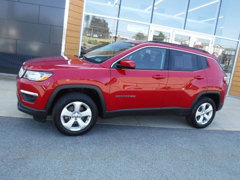 Certified 2019 Jeep Compass Latitude w/ Cold Weather Group image 2