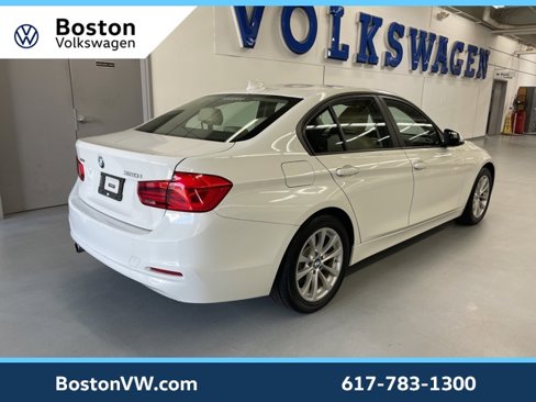 Used 2018 BMW 320i xDrive Sedan w/ Convenience Package image 4