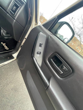 Used 2000 Jeep Cherokee Sport image 26
