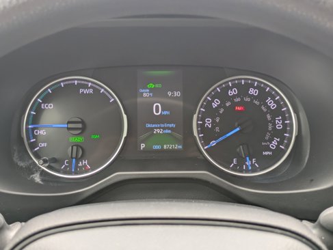 Used 2022 Toyota RAV4 LE image 9
