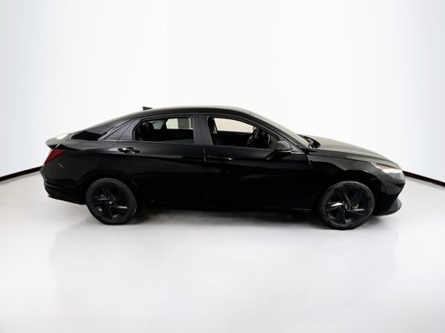 Used 2023 Hyundai Elantra SEL w/ Cargo Package image 4
