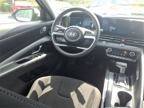 Used 2024 Hyundai Elantra SEL image 27