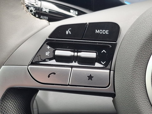 Used 2025 Hyundai Elantra SEL image 22