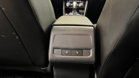 Used 2020 Volkswagen Jetta SEL Premium image 34