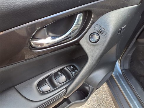 Certified 2020 Nissan Rogue SV w/ Premium Package image 18