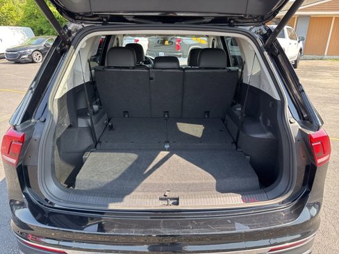 Used 2024 Volkswagen Tiguan SE image 27