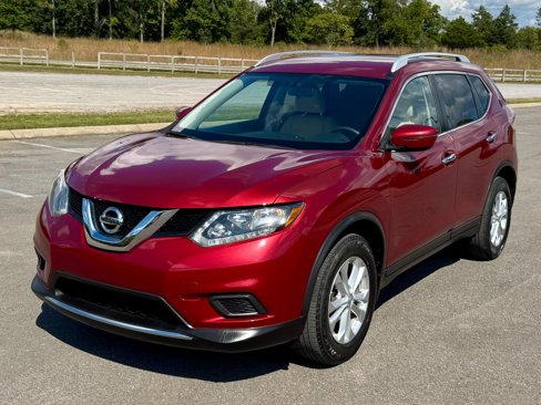 Used 2016 Nissan Rogue SV image 2