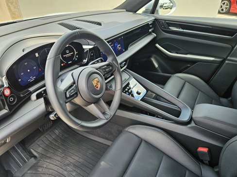 Certified 2024 Porsche Macan 4 Electric image 4