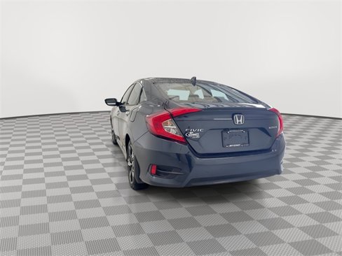 Used 2018 Honda Civic Touring image 9