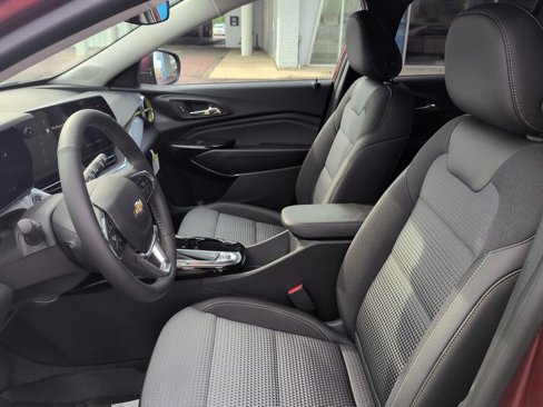 New 2025 Chevrolet Trax LT w/ Driver Confidence Package image 10