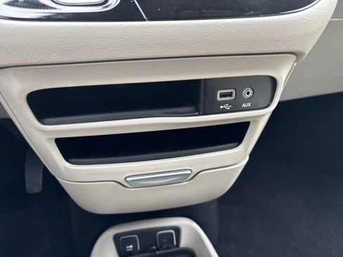 Used 2017 Chrysler Pacifica Touring image 22