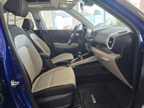 New 2025 Hyundai Venue SEL image 28