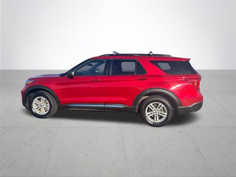 Used 2022 Ford Explorer XLT w/ Equipment Group 202A image 10