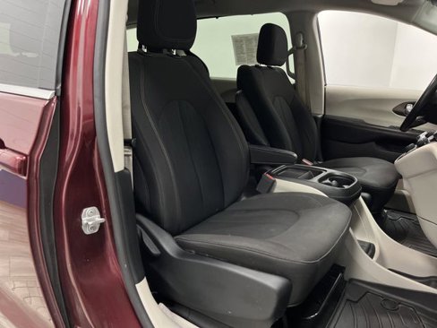 Certified 2019 Chrysler Pacifica Touring Plus w/ Cold Weather Group image 31