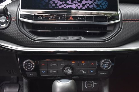 Used 2024 Jeep Compass Trailhawk image 17