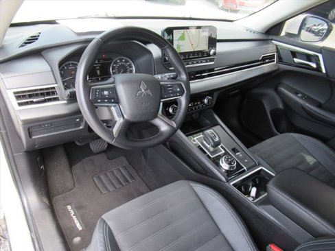 Used 2022 Mitsubishi Outlander SE image 15